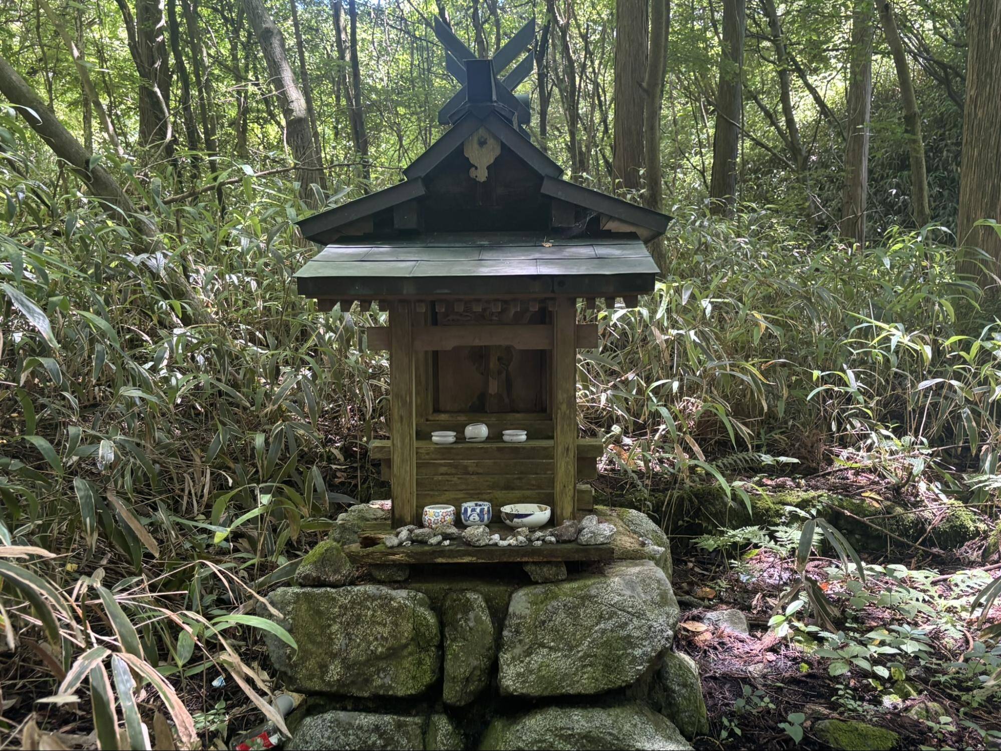 伏見ルート念仏坂の上にある祠