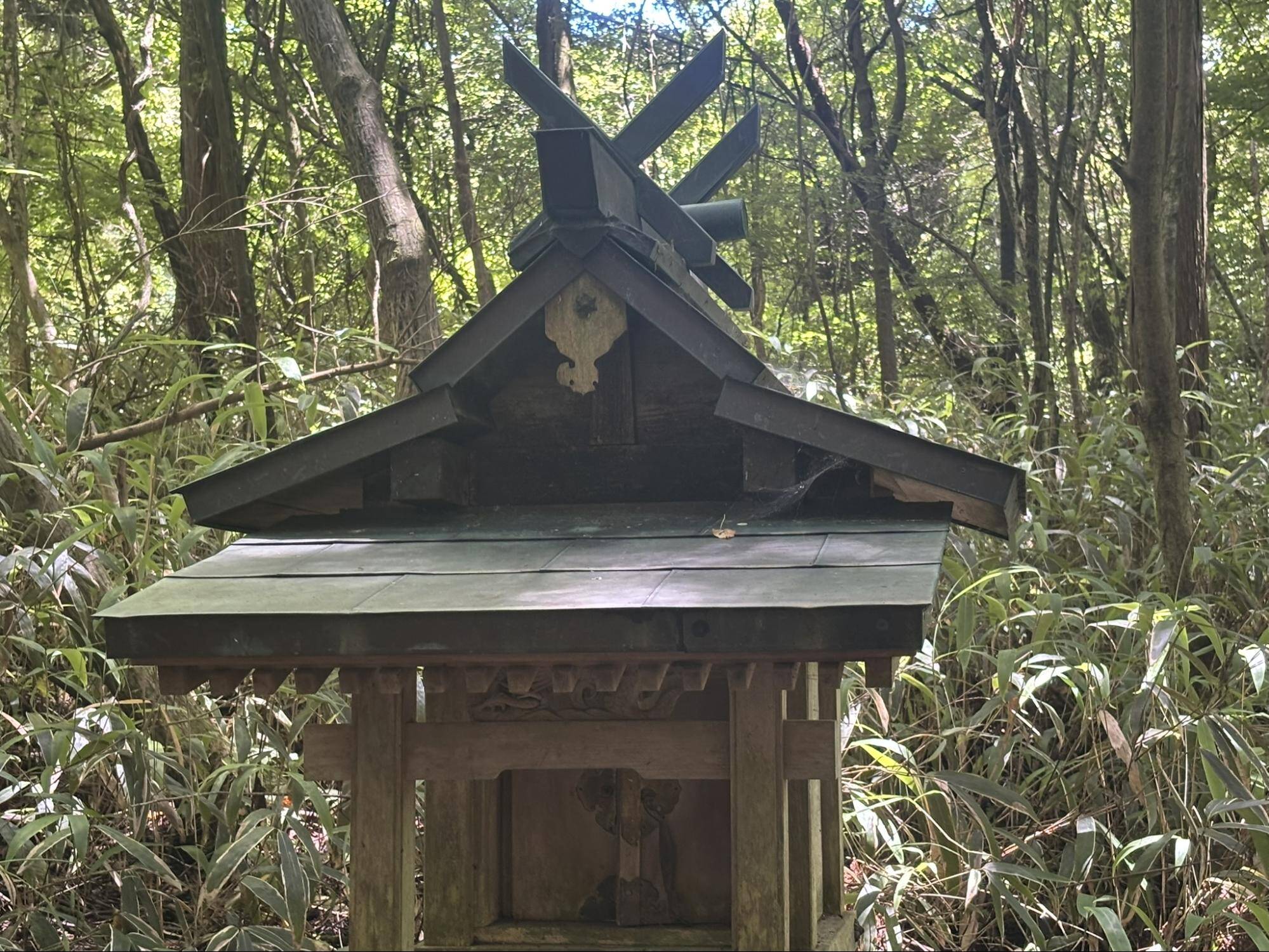 伏見ルート念仏坂の上にある祠